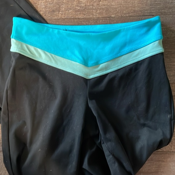 Victoria’s Secret sport flare fit regular length flared yoga pants leggings - Picture 2 of 4